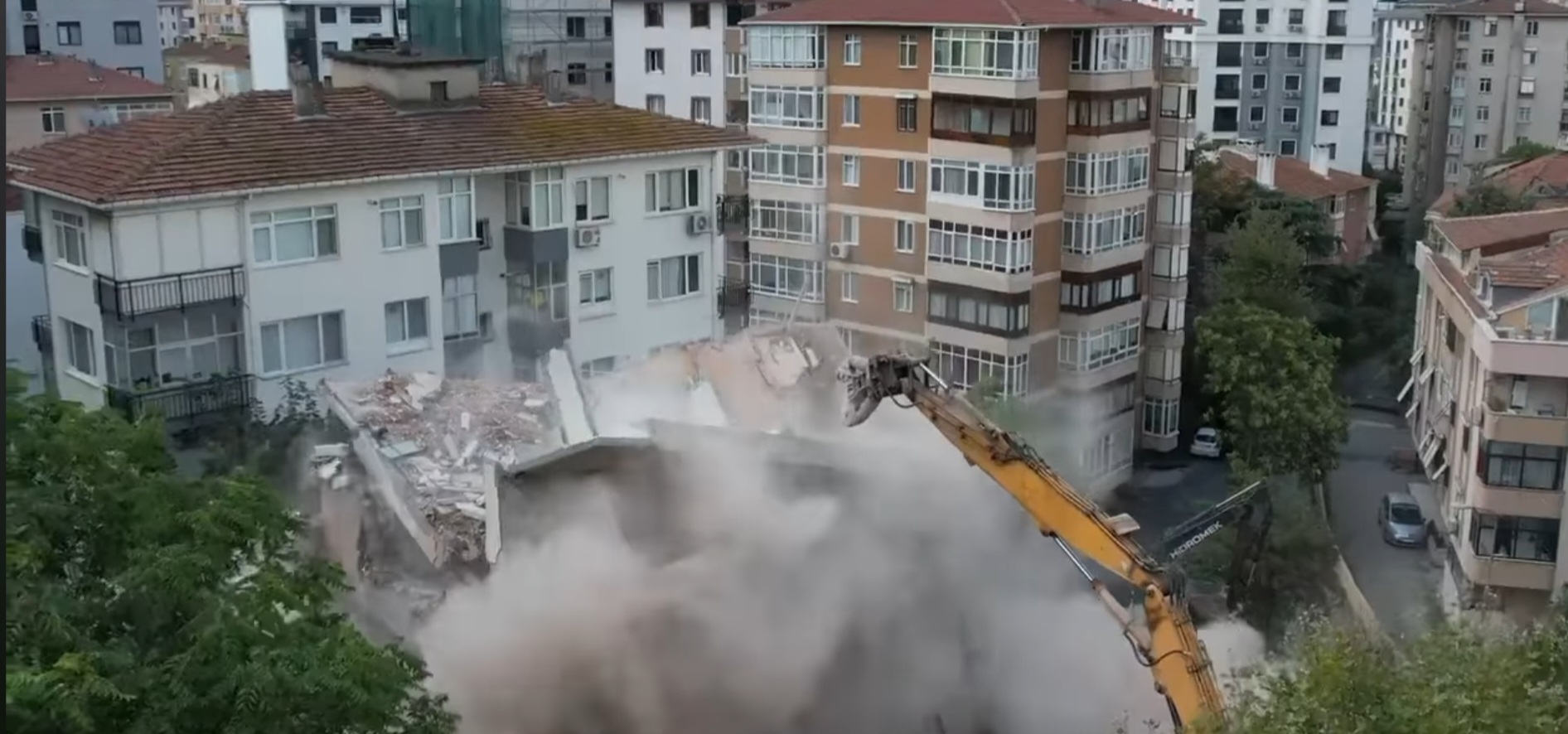 İstanbul büyükşehir belediyesi riskli yapıları maliyetine yeniliyor